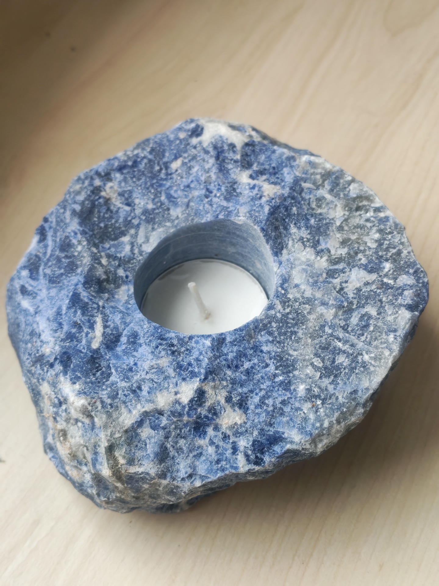 Svícen Sodalit surový